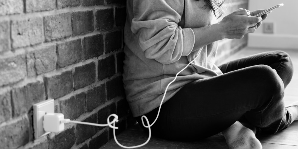 laturi mustavalkoinen laturi mustavalkoinen