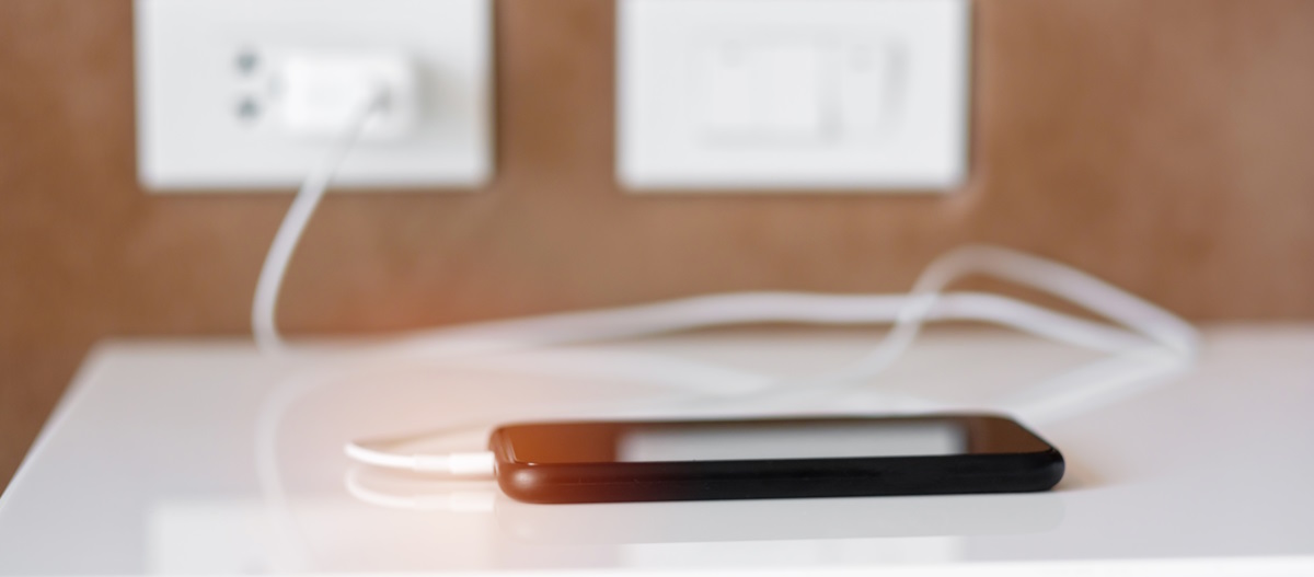 laturia ei saa jättää seinään laturia ei saa jättää seinään